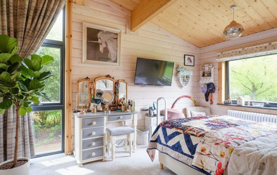 Granny Annexe Hero 11