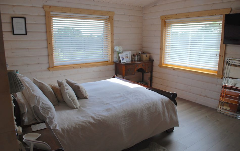 Traditional Log Cabin Interior 4